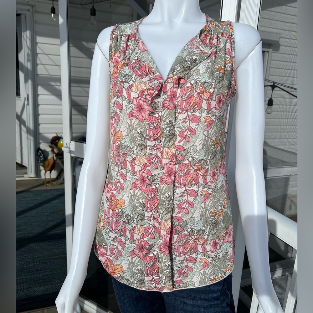 Floral Sleeveless Blouse